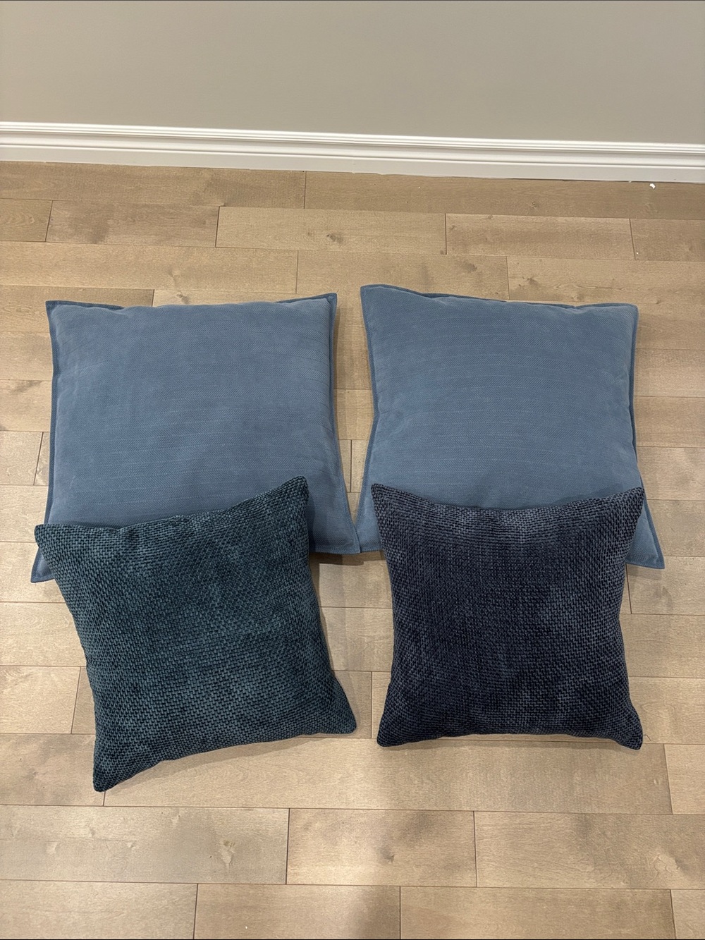 Set of 4 Decorative Throw Pillows in Slate Blue and Navy